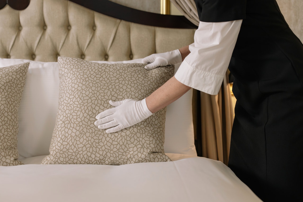 How to manage your hotel staff and improve productivity